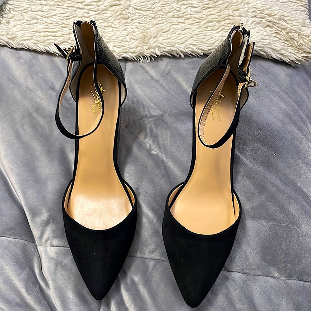 Thalia Sodi heels